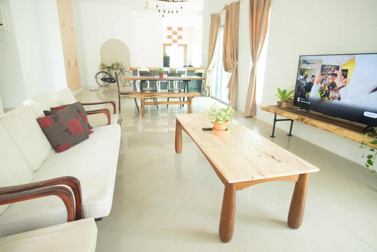 Habitat Large Semi-d House For 11-13pax Rumah percutian
